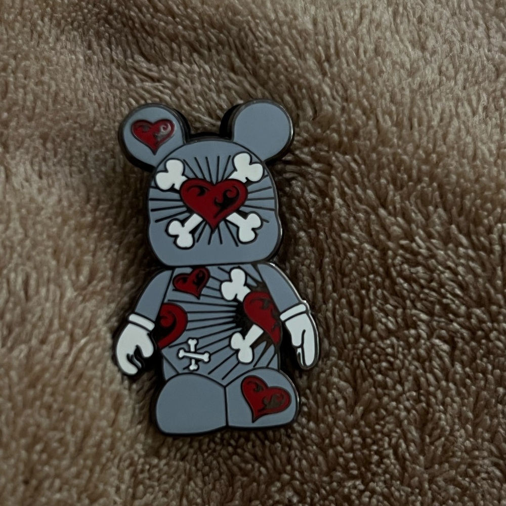 Disney Pin Vinylmation Mystery Pin Collection Urban #2 - Hearts & Bones